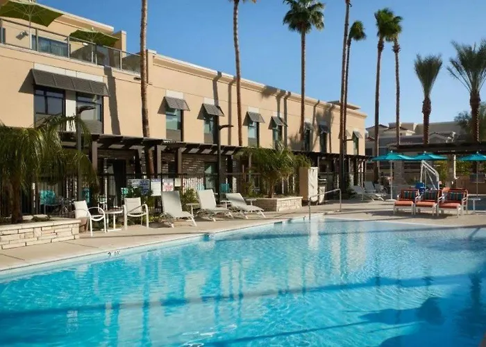 Hampton & On Shea Blvd Hotel 3*