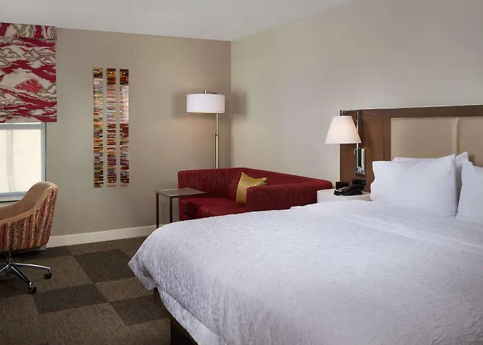Hotel Hampton & On Shea Blvd 3*