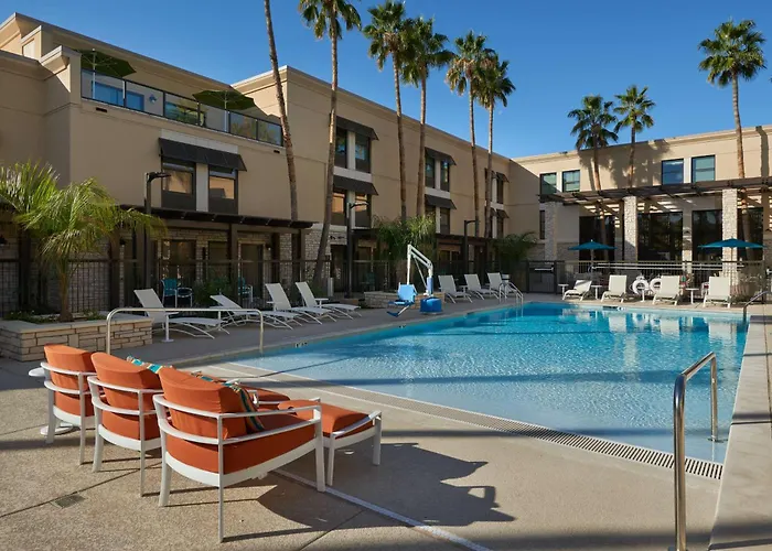 Hotel Hampton & On Shea Blvd 3*