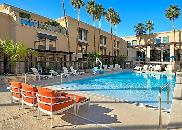 Hampton & On Shea Blvd Hotel