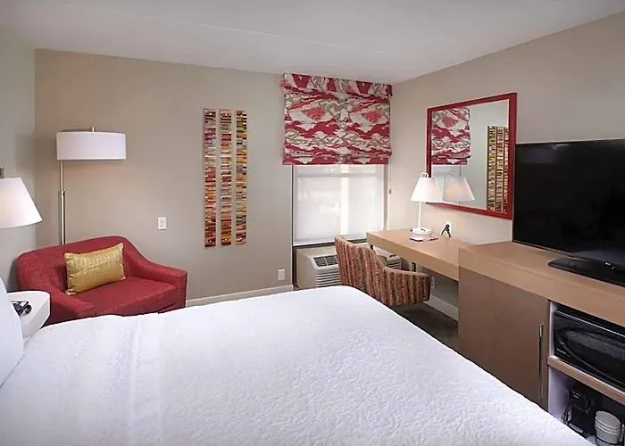 Hampton & On Shea Blvd Hotel 3*
