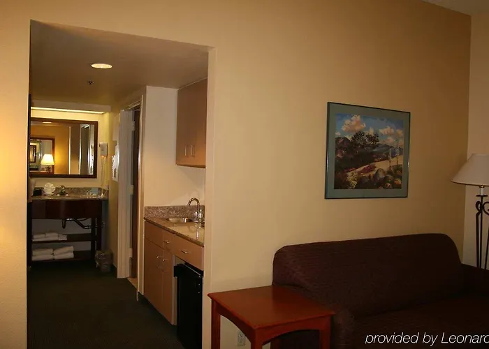 Hampton & On Shea Blvd Hotel