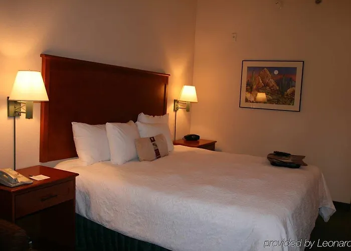 Hampton & On Shea Blvd 3*